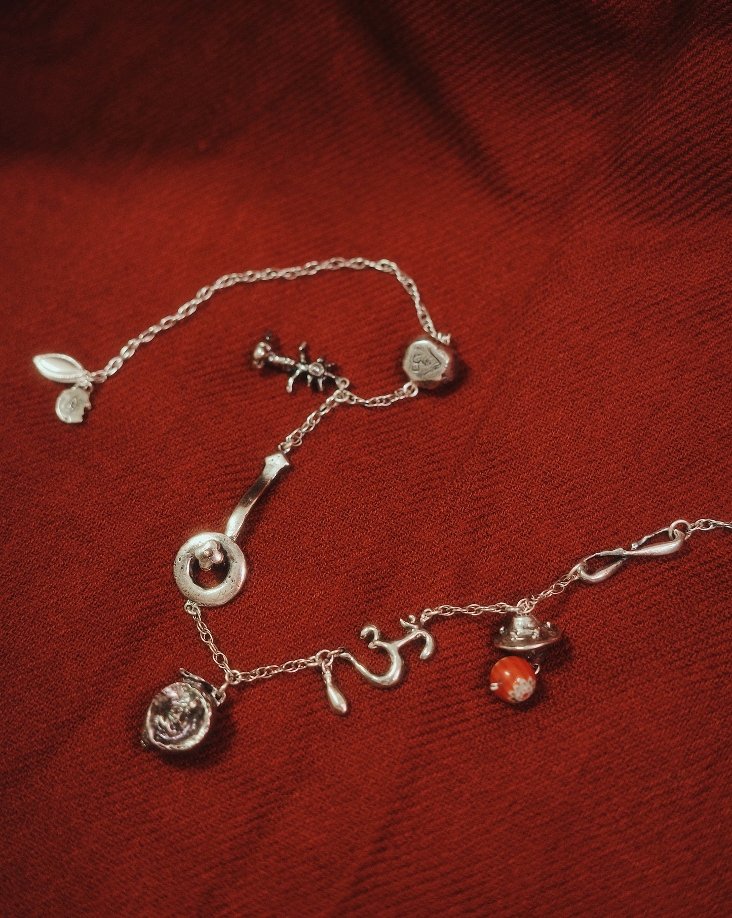 The EINU Necklace